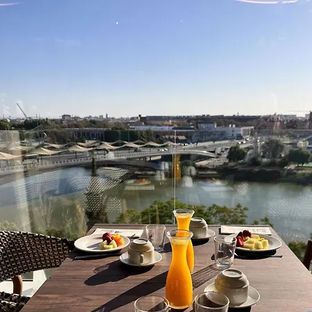 Ribera De Triana Hotel 4*
