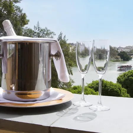 Ribera De Triana Otel 4*