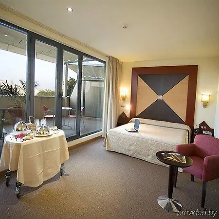 Ribera De Triana Otel 4*