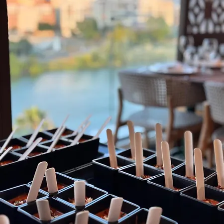 Ribera De Triana Hotel 4*