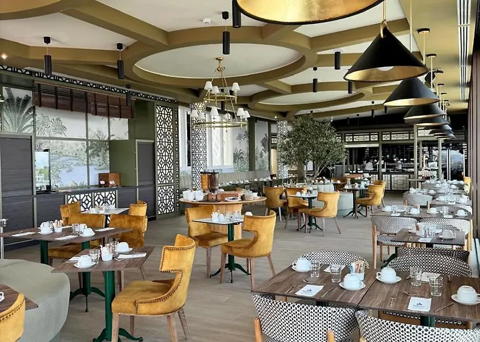 Ribera De Triana Hotel 4*