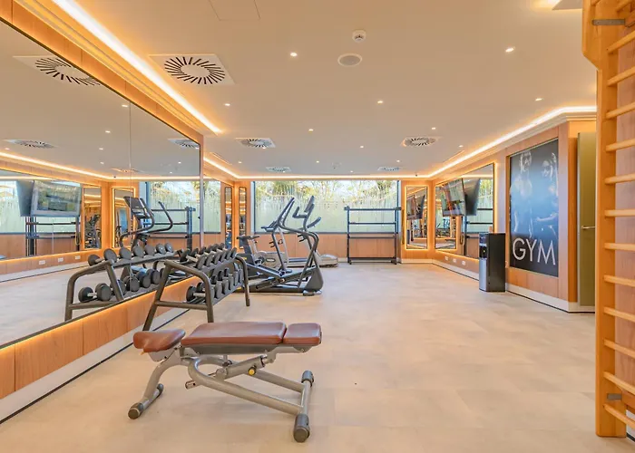 Ribera De Triana Hotel 4*